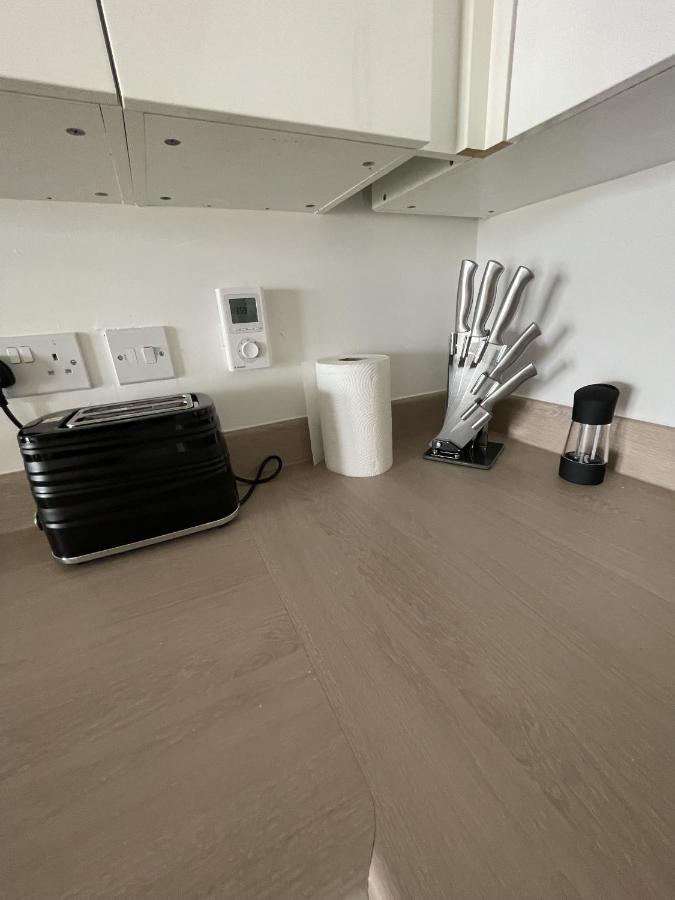 Modern 2-Bed Apartment In The Heart Of Salford Quays المظهر الخارجي الصورة