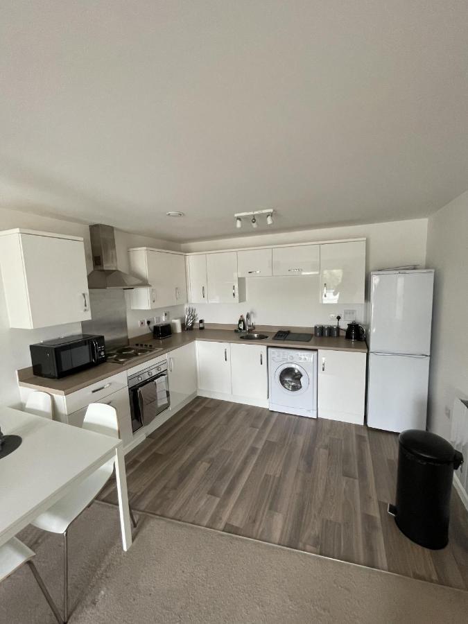 Modern 2-Bed Apartment In The Heart Of Salford Quays المظهر الخارجي الصورة