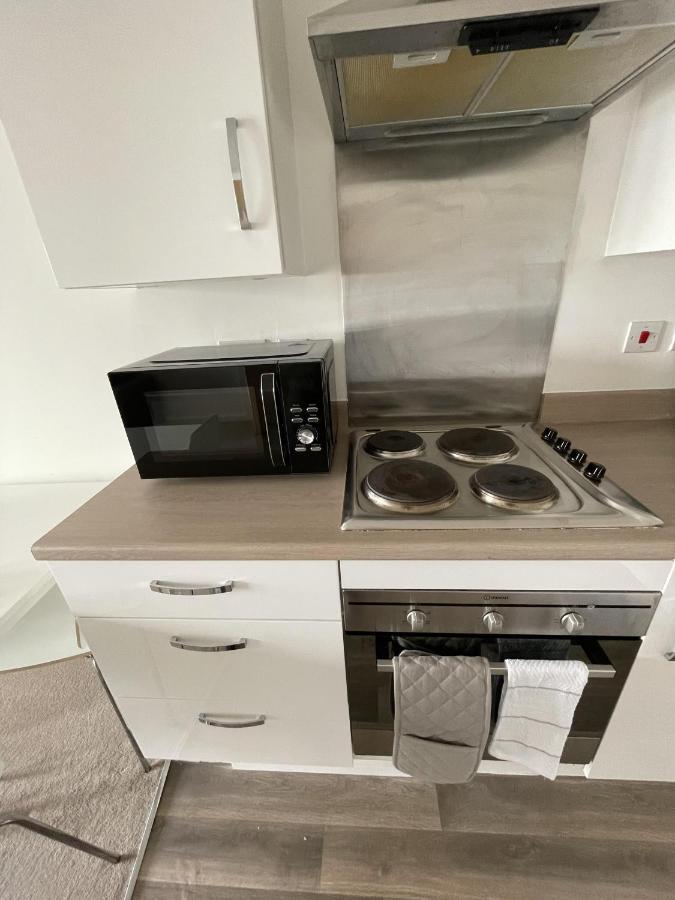Modern 2-Bed Apartment In The Heart Of Salford Quays المظهر الخارجي الصورة