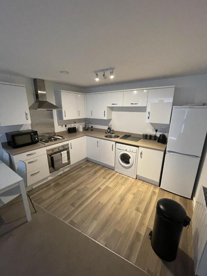 Modern 2-Bed Apartment In The Heart Of Salford Quays المظهر الخارجي الصورة