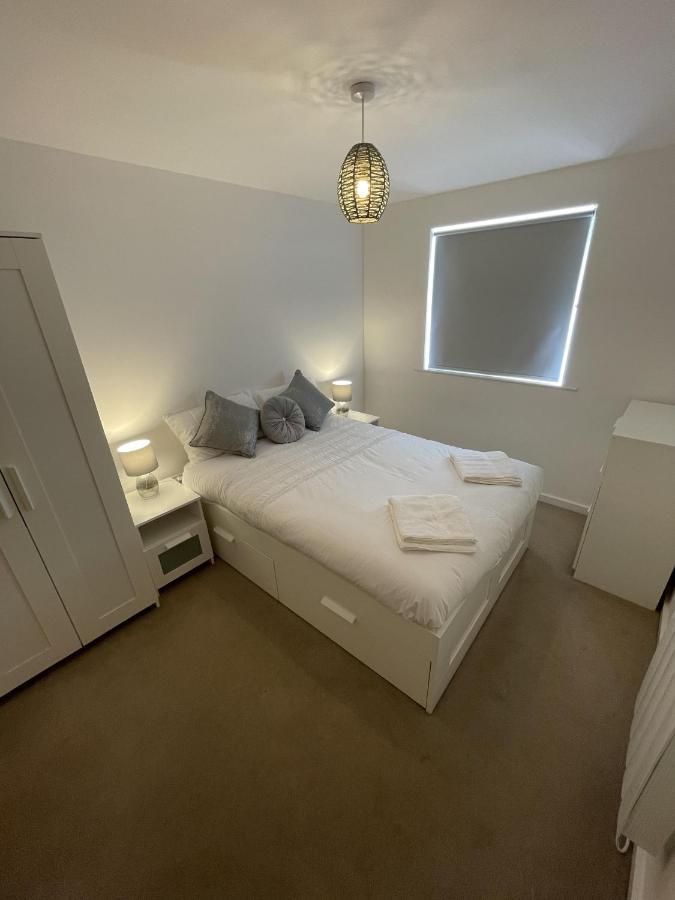 Modern 2-Bed Apartment In The Heart Of Salford Quays المظهر الخارجي الصورة